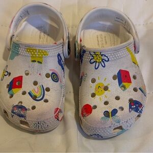 CROCS Kids White Multi-Color Clogs